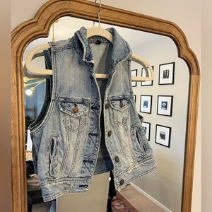 American Eagle Cropped Denim Vest